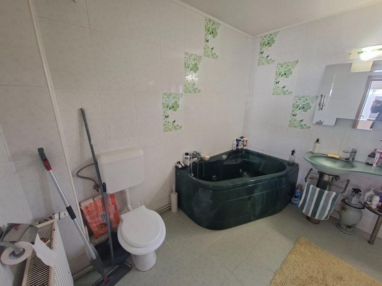 Casă cu 4 camere cu Teren 987 Mp în Central