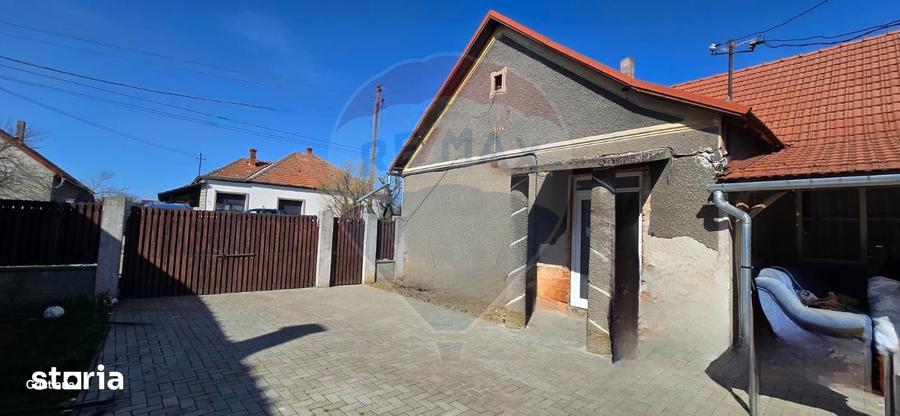 Casă cu 5 camere cu Teren 1076 Mp în Central