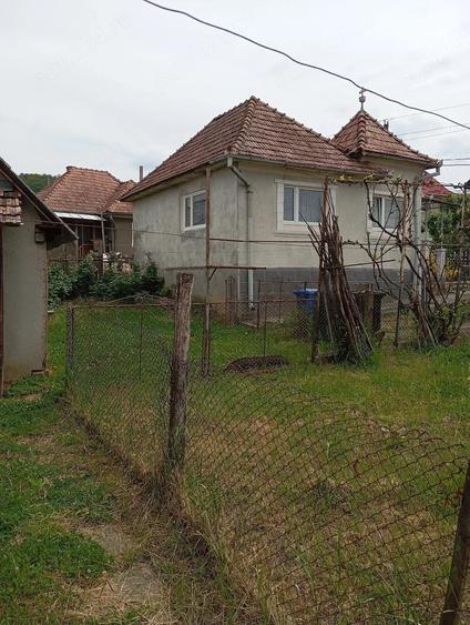 Casă cu 2 camere cu Teren 1843 Mp în Urișor