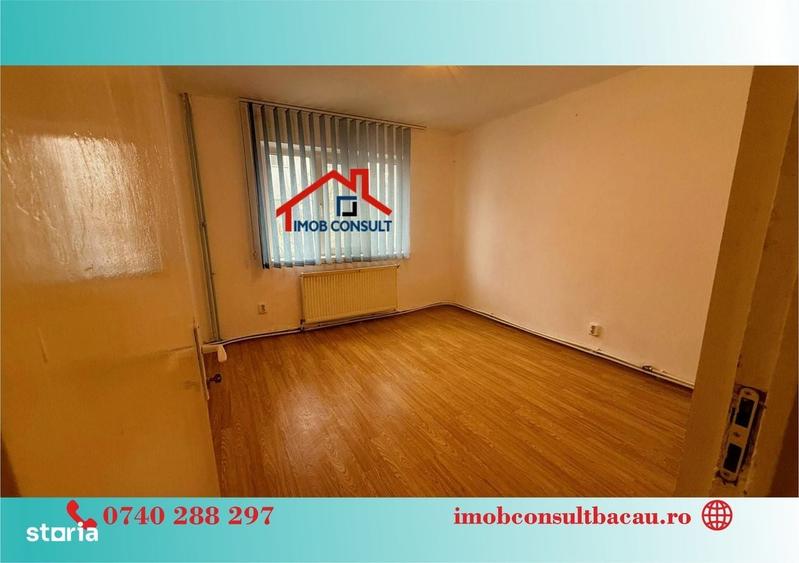 Apartament cu 3 camere semidecomandat în Banca Națională
