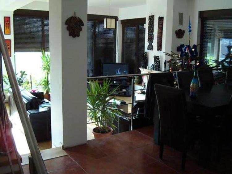 Casă cu 6 camere cu Piscina în Drumul Taberei