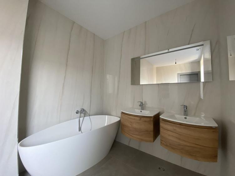 Apartament cu 3 camere decomandat în Floreasca