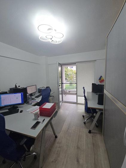 Apartament cu 3 camere decomandat în Exterior Vest