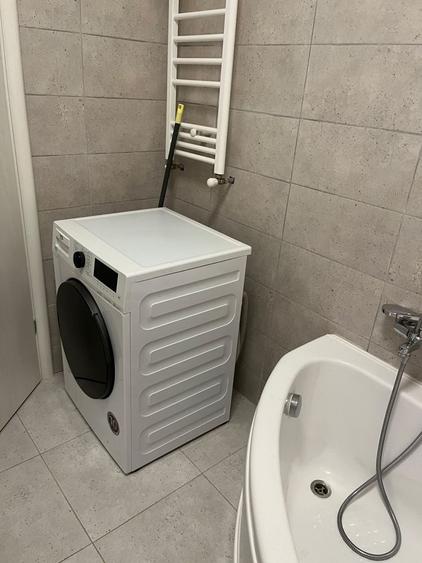 Garsonieră decomandată în Roșu