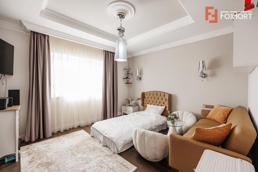 Casă individuală cu 6 camere cu Piscina în Moșnița Nouă