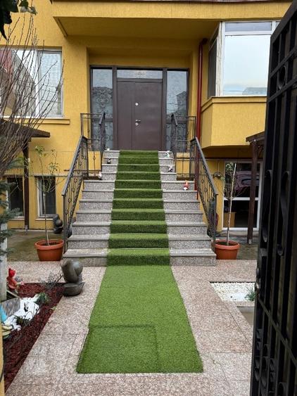 Casă individuală cu 10 camere cu Canalizare în Vatra Luminoasă