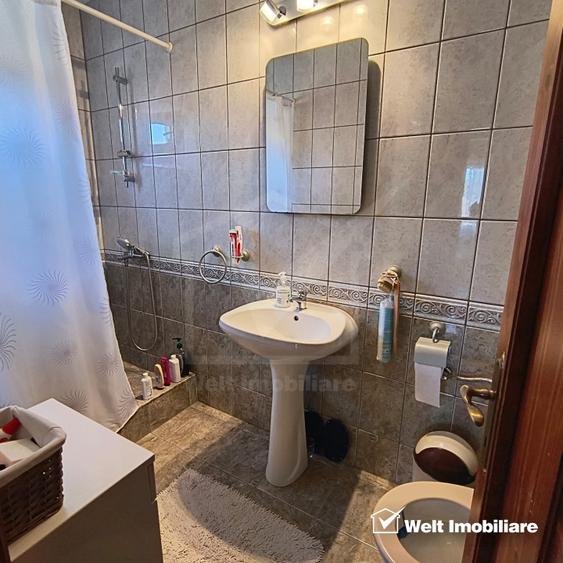 Casă individuală cu 6 camere cu Canalizare în Între Lacuri