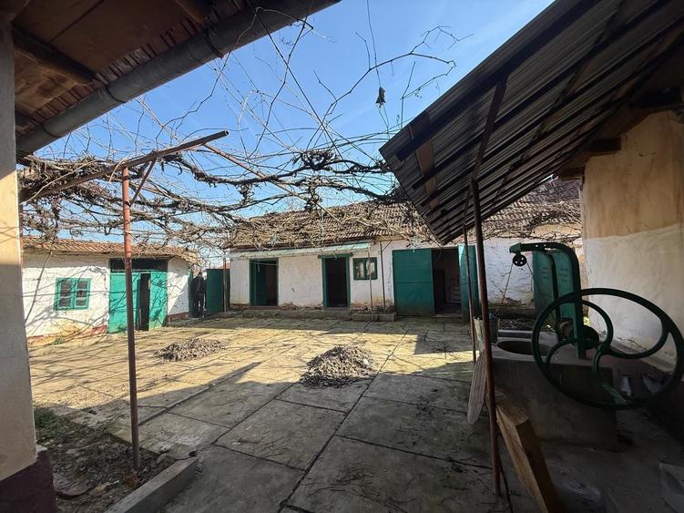 Casă cu 4 camere în Bârsa