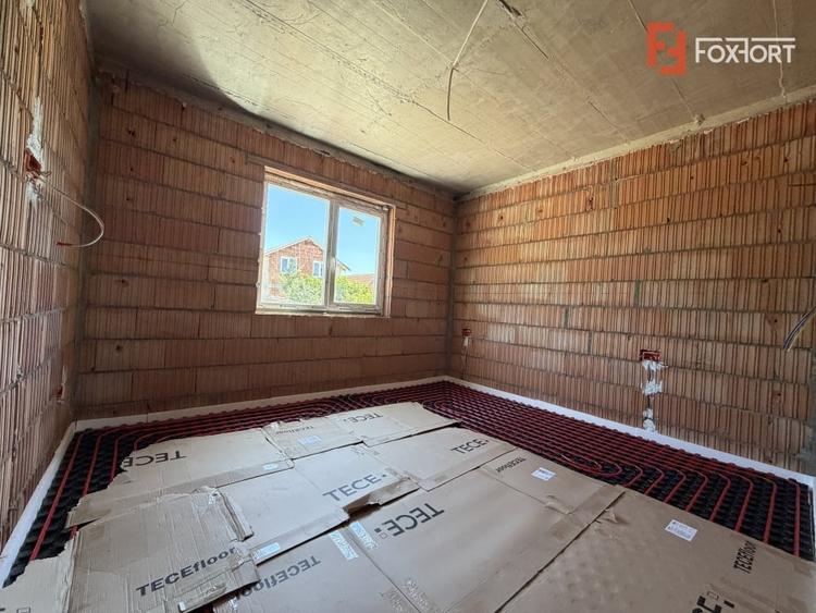 Casă individuală cu 4 camere cu Canalizare în Sânandrei