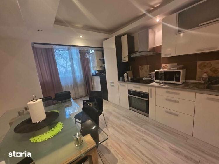 Apartament cu 3 camere în Tractorul