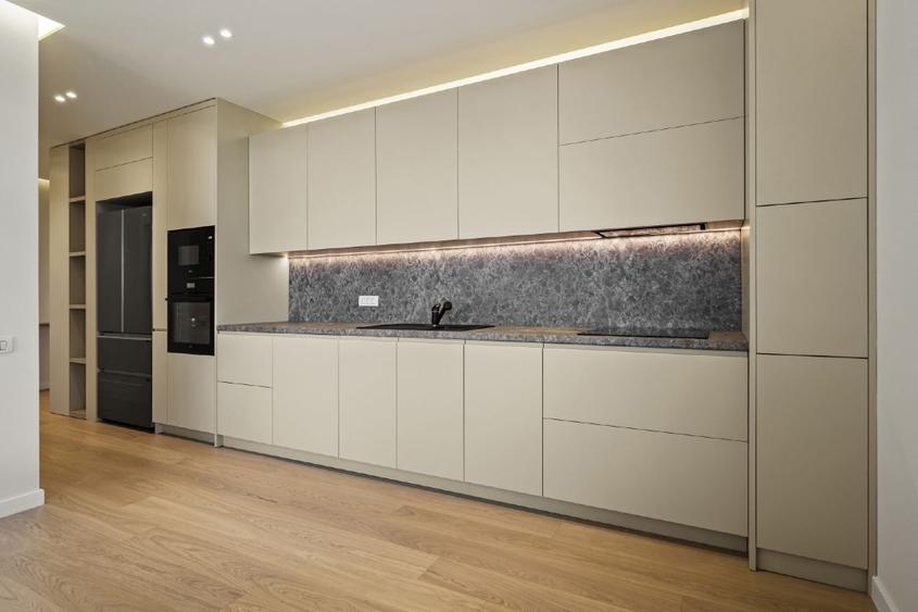 Apartament cu 3 camere decomandat, mobilat în Central