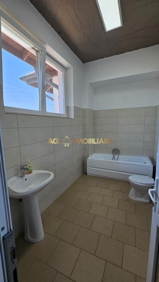 Casă individuală cu 7 camere cu Canalizare în Popești-Leordeni