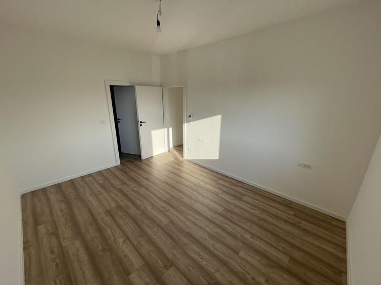 Apartament cu 3 camere decomandat în Aradului