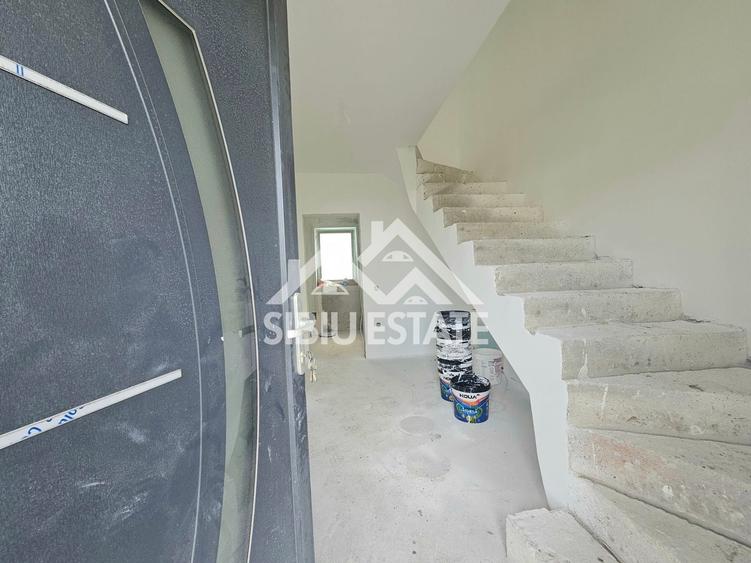 Duplex cu 4 camere cu Canalizare în Exterior Nord