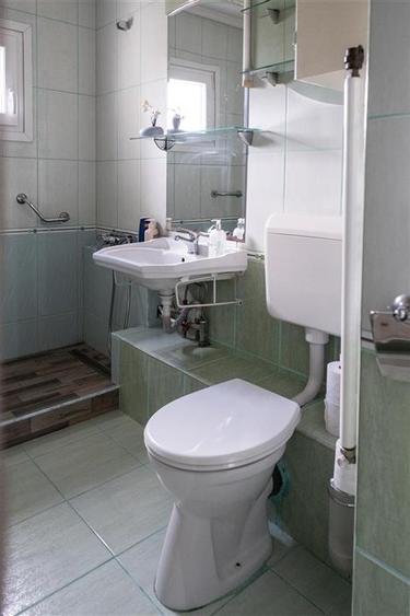 Apartament cu 3 camere decomandat, mobilat în Calea Aradului