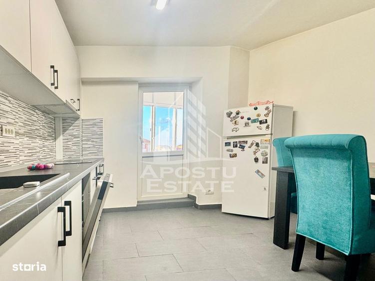 Apartament cu 3 camere, mobilat în Pârneava