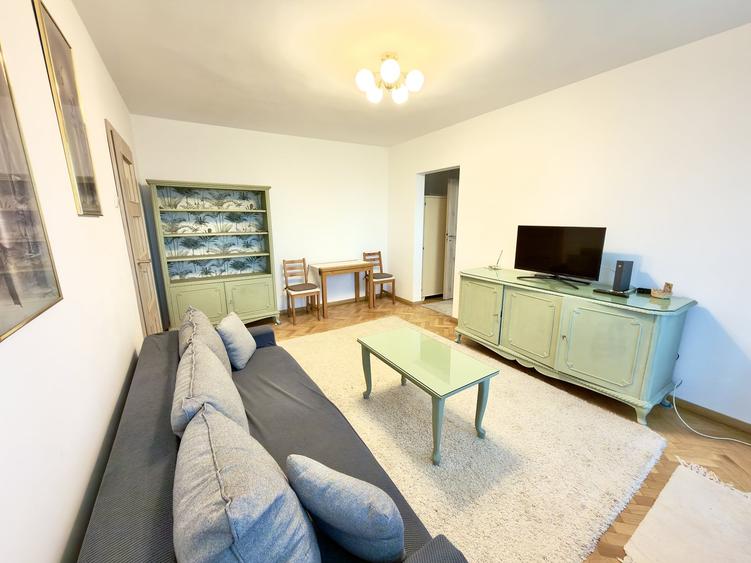 Apartament cu 2 camere semidecomandat, mobilat în P-ța Victoriei