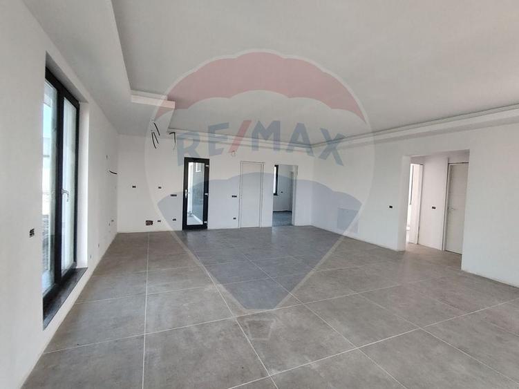 Casă cu 4 camere cu Teren 500 Mp în Vânători