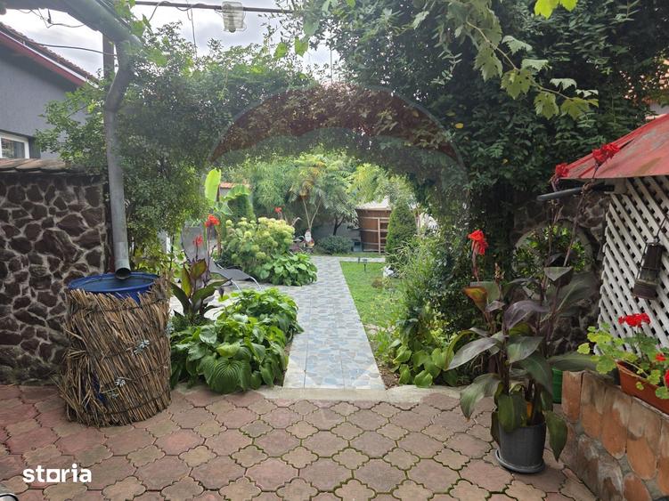 Casă cu 8 camere cu Teren 527 Mp în Berzasca