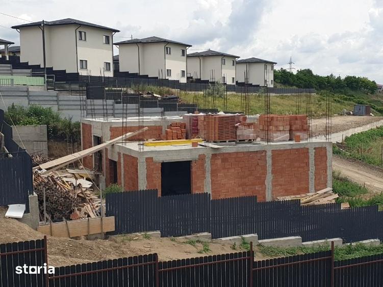 Casă cu 4 camere cu Teren 250 Mp în Valea Lupului