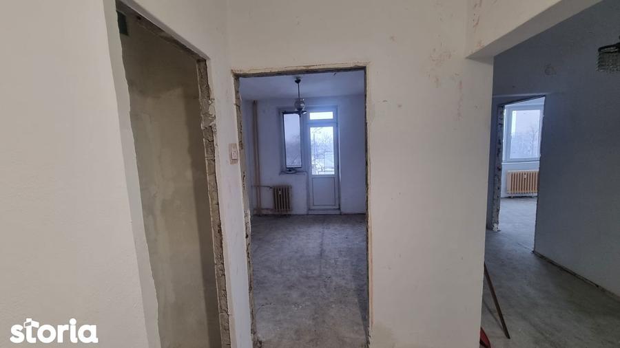 Apartament cu 3 camere decomandat în Decebal