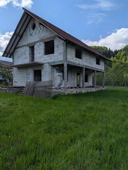Casă cu 5 camere în Moisei