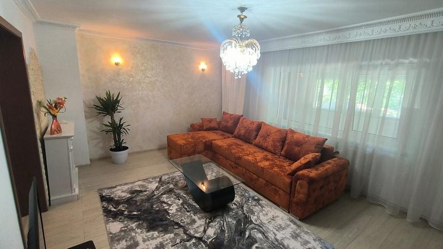 Apartament cu 3 camere decomandat în Valea Moșneagului