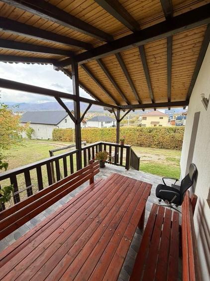 Casă cu 4 camere decomandat în Central