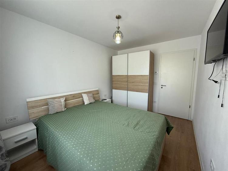 Apartament cu 2 camere decomandat, mobilat în Tractorul