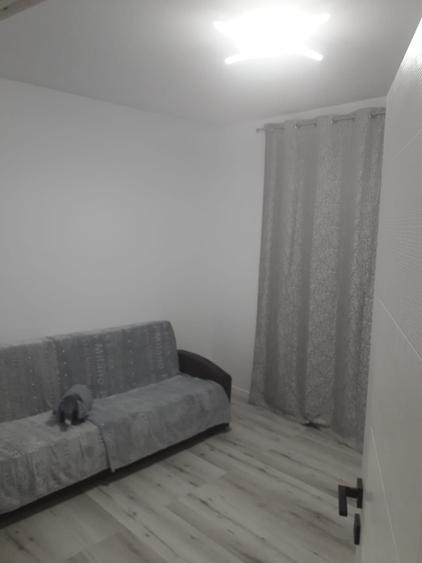 Apartament cu 3 camere decomandat în Florești