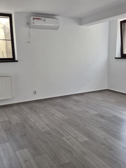 Apartament cu 3 camere decomandat în Obor