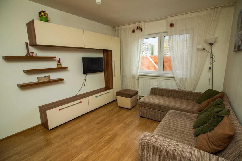 Apartament cu 2 camere semidecomandat în Exterior Vest