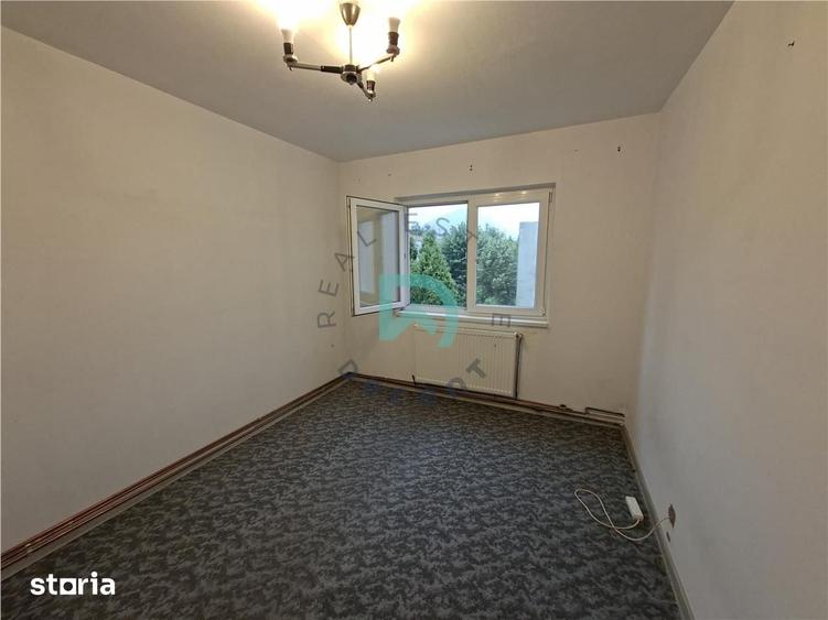 Apartament cu 4 camere în Centrul Civic