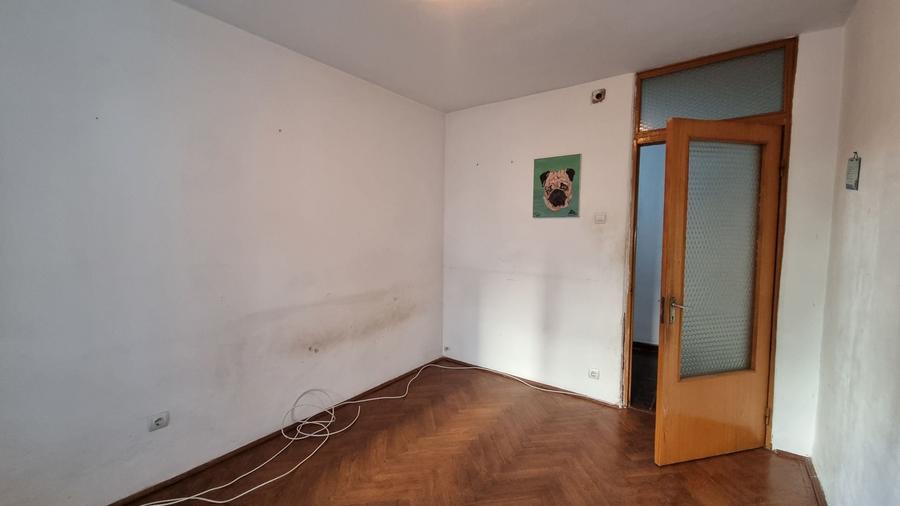 Apartament cu 4 camere semidecomandat în Moșilor