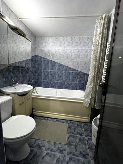 Apartament cu 3 camere decomandat în Podul de Fier