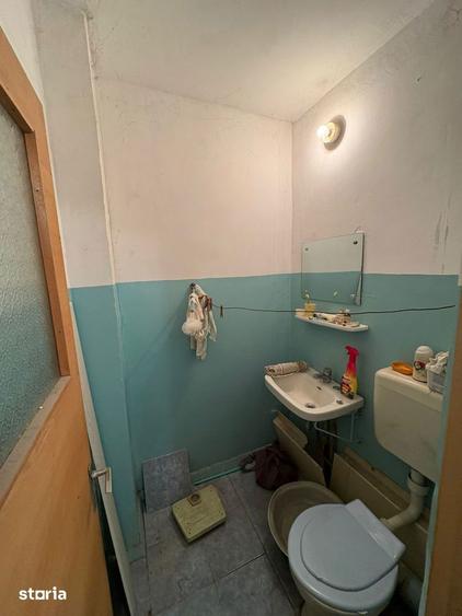 Apartament cu 3 camere decomandat în Tei