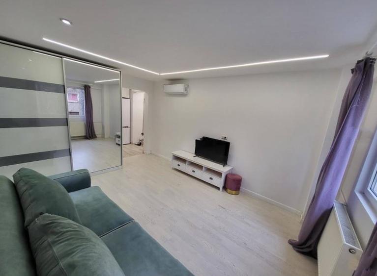 Apartament cu 2 camere decomandat, mobilat în Calea Victoriei