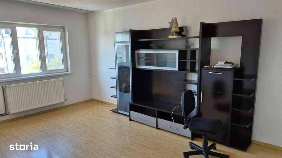 Apartament cu 3 camere în Broșteni