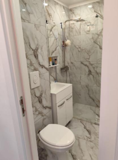 Apartament cu 3 camere semidecomandat în Drumul Taberei