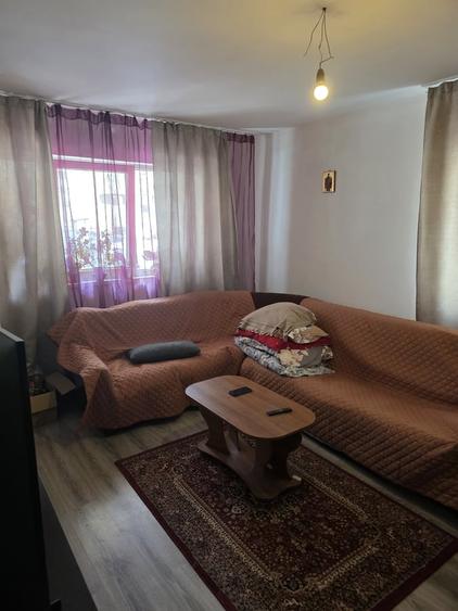 Apartament cu 3 camere decomandat în Berceni