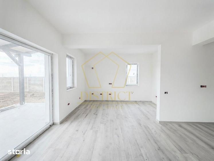 Casă cu 5 camere cu Teren 364 Mp în Ghiroda