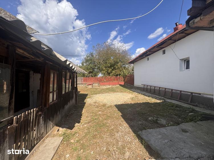 Casă cu 3 camere cu Teren 2000 Mp în Stâlpeni