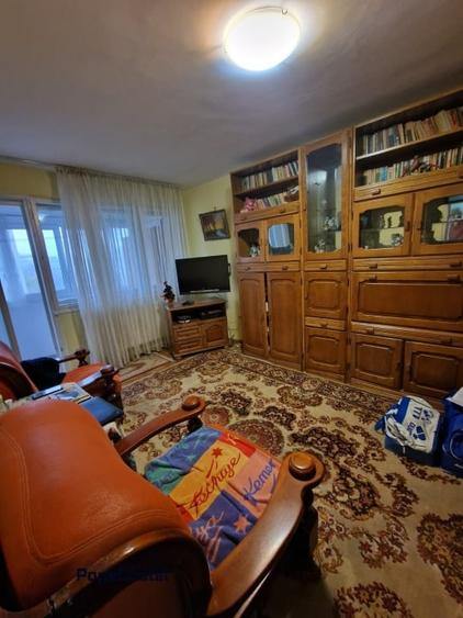 Apartament cu 3 camere decomandat, mobilat în Titan