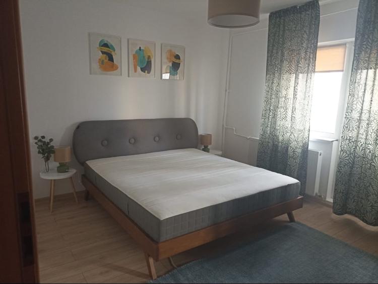 Apartament cu 3 camere decomandat, mobilat în Brâncoveanu