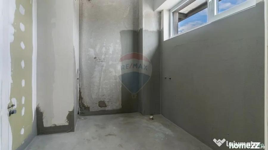 Apartament cu 4 camere semidecomandat în Semicentral