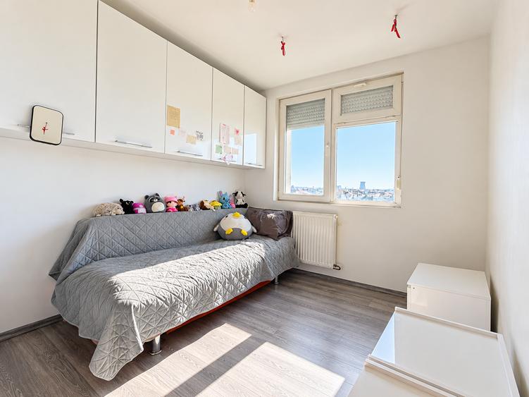 Apartament cu 3 camere decomandat în Șagului