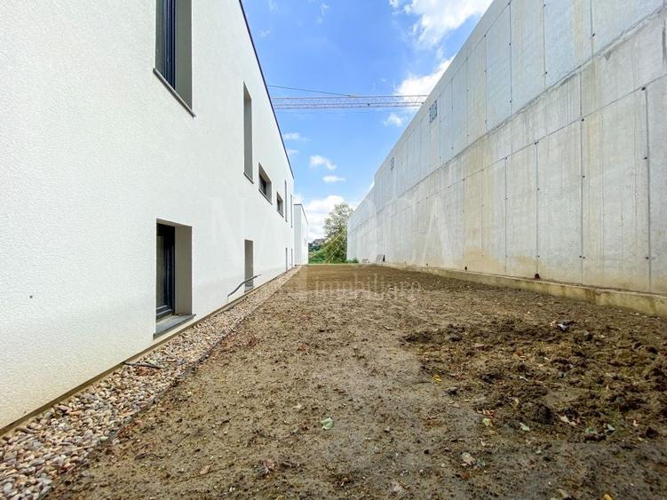 Duplex cu 5 camere cu Canalizare în Europa