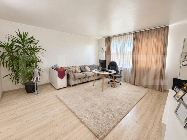 Apartament cu 3 camere decomandat în Filiași