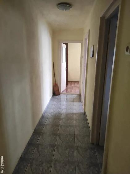Apartament cu 4 camere semidecomandat în Central