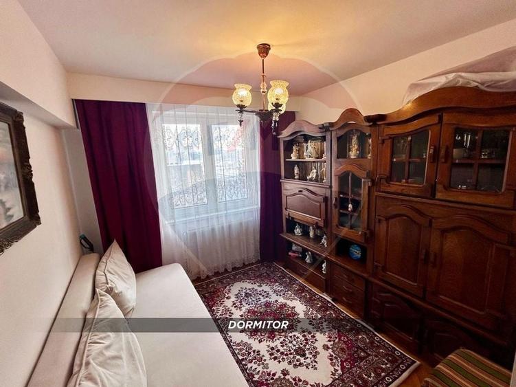 Apartament cu 4 camere decomandat, mobilat în Traian